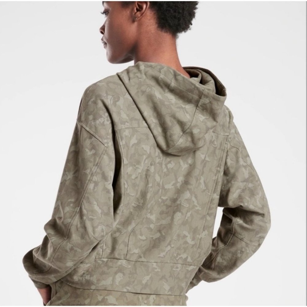 Athleta‎ Farallon green camo batwing hoodie athleisure size M - Picture 2 of 10